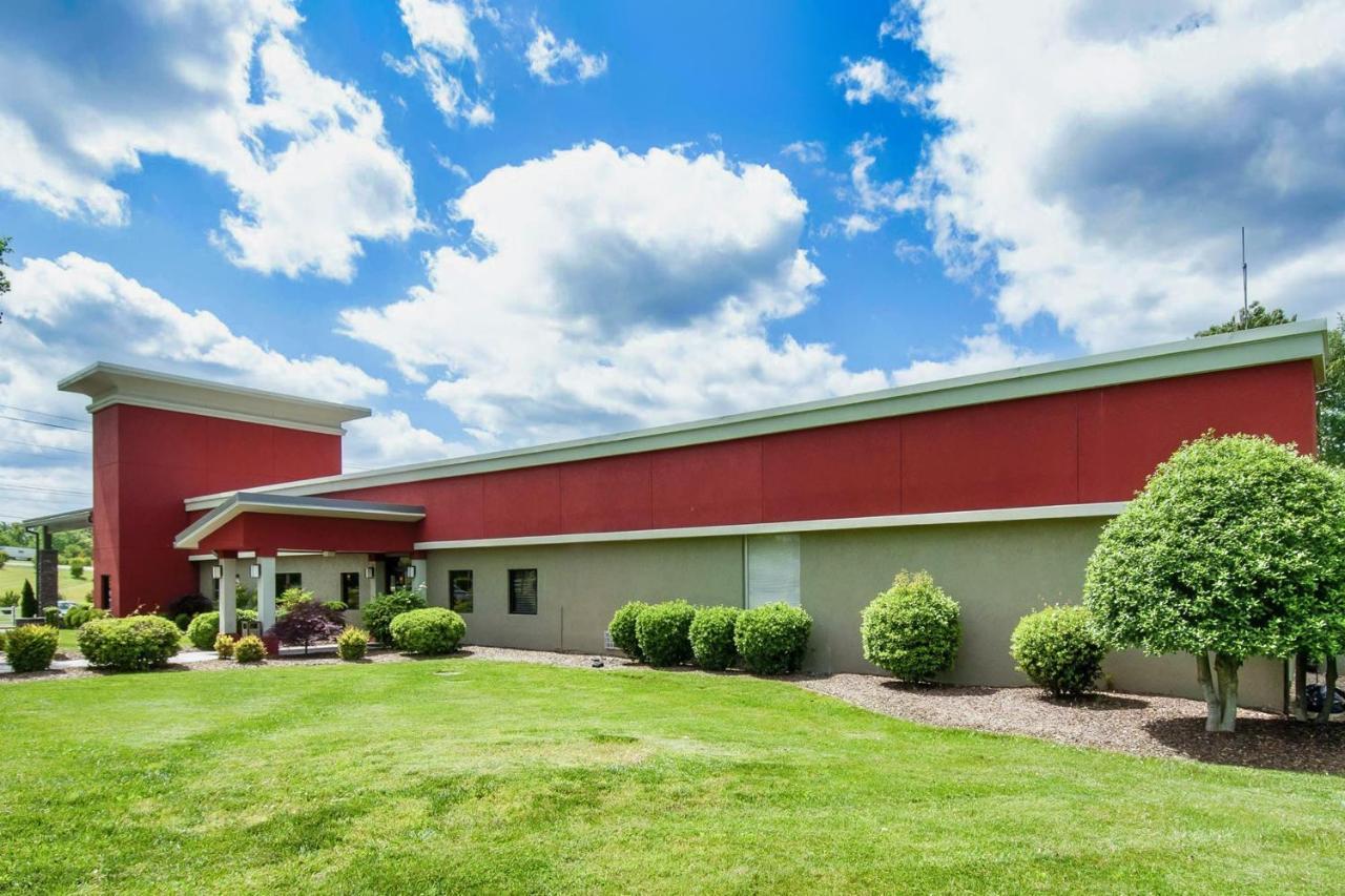 Days Inn & Suites By Wyndham Johnson City Exterior photo